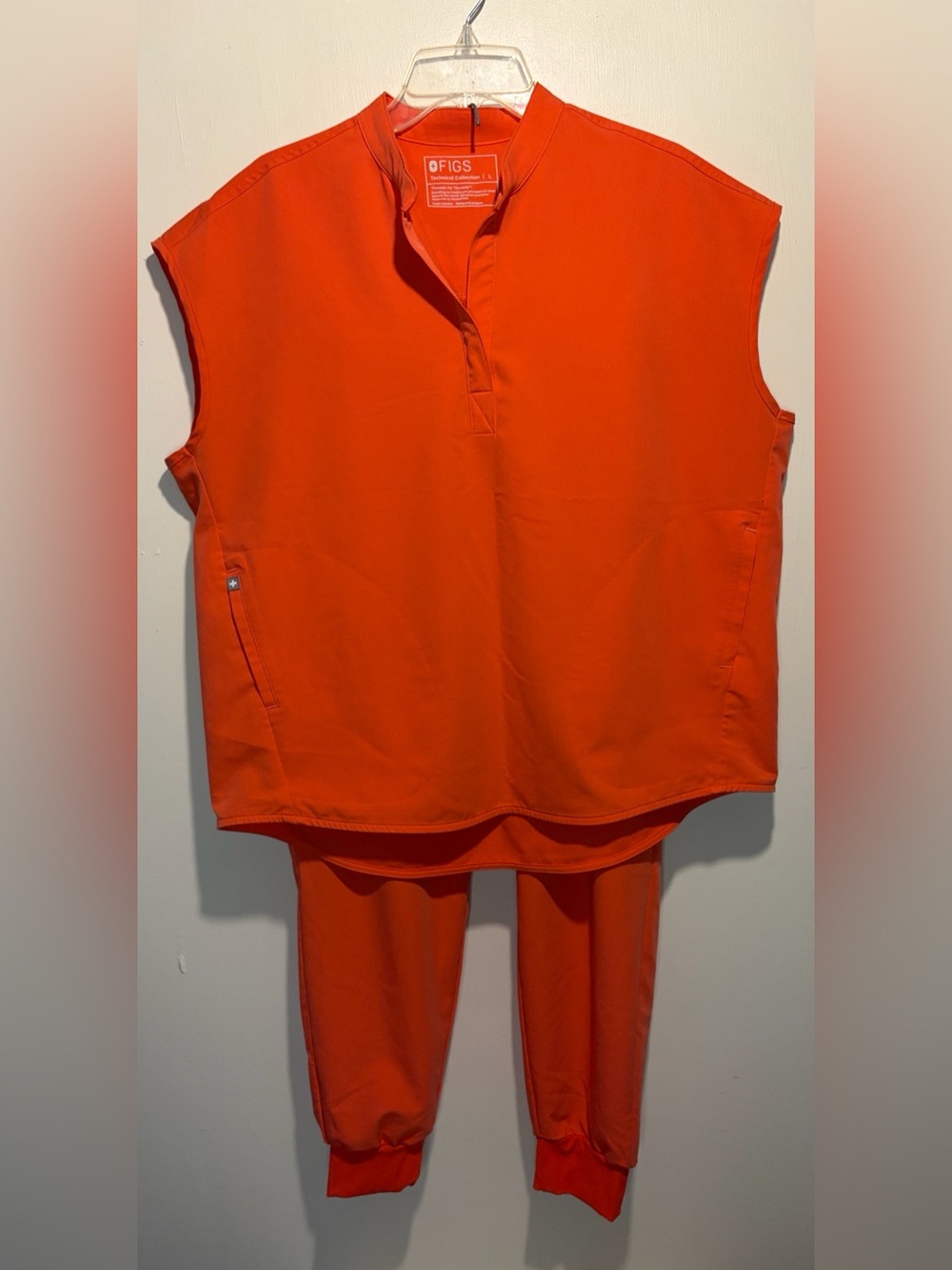 FIGS SET! Rafaela Oversized Scrub Top (L) + Zamora Jogger Pants (XL)